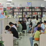 新田县新华书店：热浪袭城觅清凉 护航高考启新程