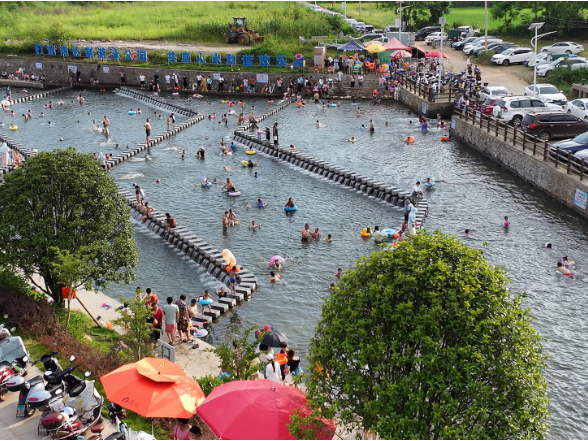 江永：“天然泳池”成为消暑胜地