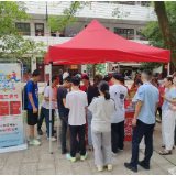 双牌县新华书店服务进校园 助力高一新生启航新程