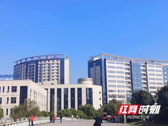 医疗服务提升年丨永州市中心医院肝胆脾胰外科成功实施高难度腹腔镜肝血管瘤切除术 助青年博士圆梦军营