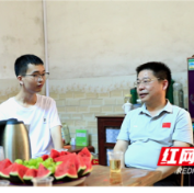 江永：唐德荣走访慰问优秀准大学生