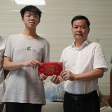 江永：何德波走访慰问优秀准大学生