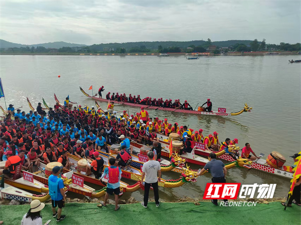 今年5月31日在冷水滩区黄阳司镇举行首届龙舟赛.jpg