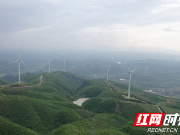 江永：高峰风电场复绿添新景