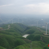 江永：高峰风电场复绿添新景