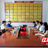 江永：唐德荣走访慰问优秀教师代表