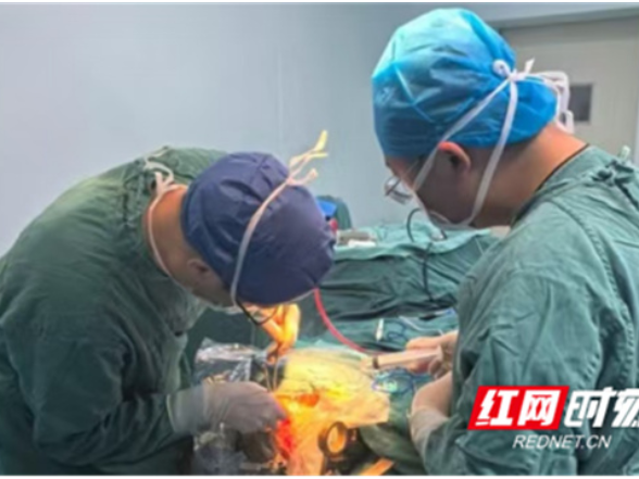 锦旗背后的故事丨永州市中心医院神经外科为患者实施颅内巨大占位“最大范围安全切除术”
