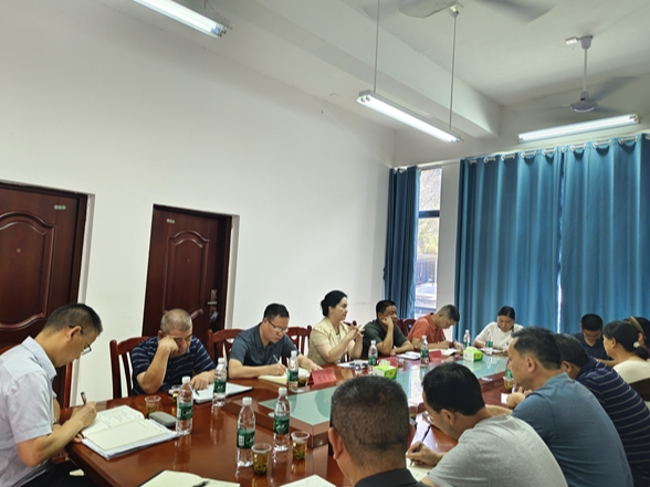 金洞：陈莉赴学校开展“六个一”活动调研