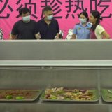 江永:夜查宵夜市场 守护舌尖烟火气