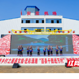 江永男声小组唱《越来越美》惊艳平江中县村