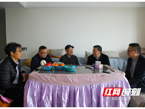 江永：李群辉走访慰问退休老干部