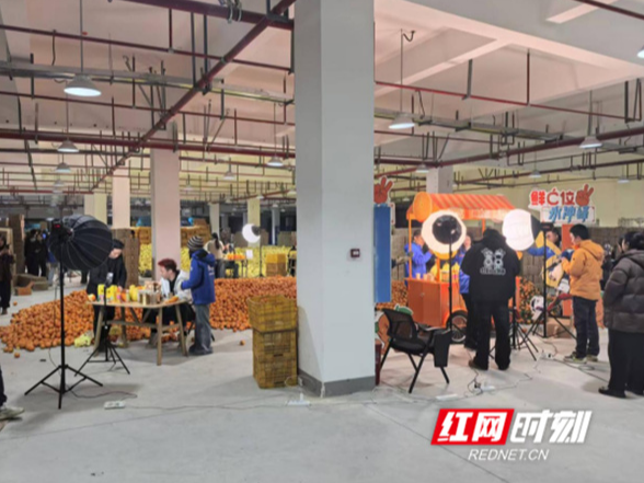 湘超永州队携手永州陆港“直播助农”创佳绩