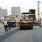 新田：叠翠街（石马路—新田大道段）沥青摊铺稳步推进 即将开放通行