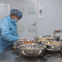 江华:春节将至赶工忙 菌汤包产线不打烊