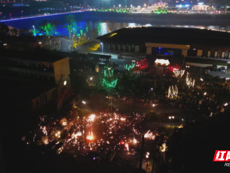 新春走基层丨祁阳：铁花璀璨映新年 非遗“火秀”闹新春