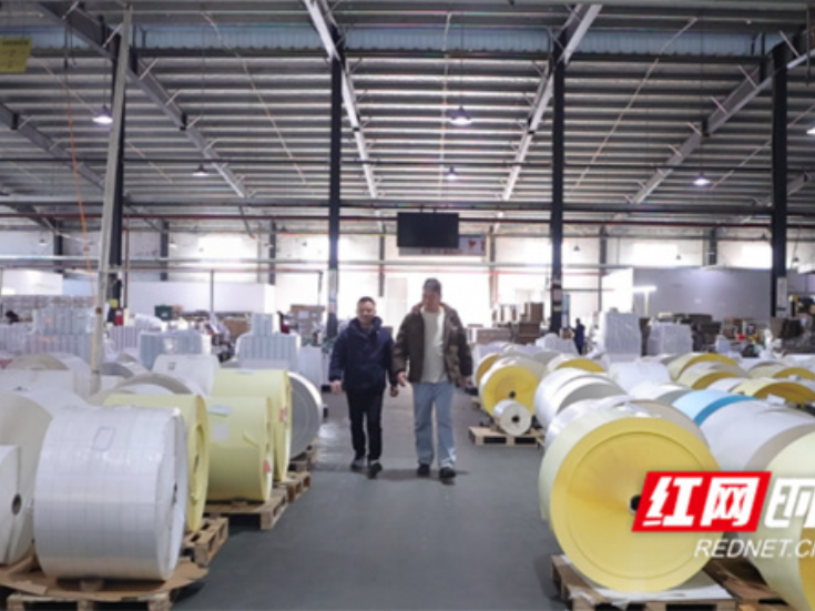 湖南江华：抢先机 赶订单 大年初二复工忙