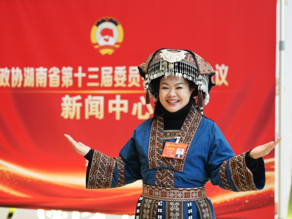 两会好声音丨李洪梅：“三重跨越”见证发展 “永冲锋”建言家乡发展