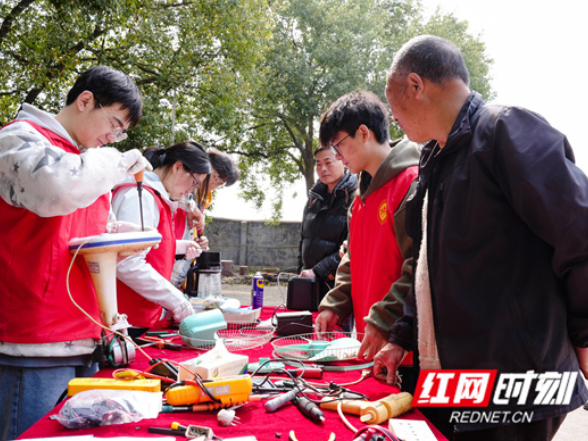 湖南科技学院：送“技”下乡 为乡村振兴赋能