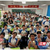 永州四中翟梅:你站在那里,整校的灯都亮了
