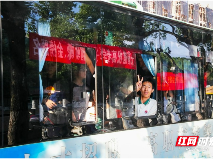 湖南新田：熟悉考场 迎接高考（组图）