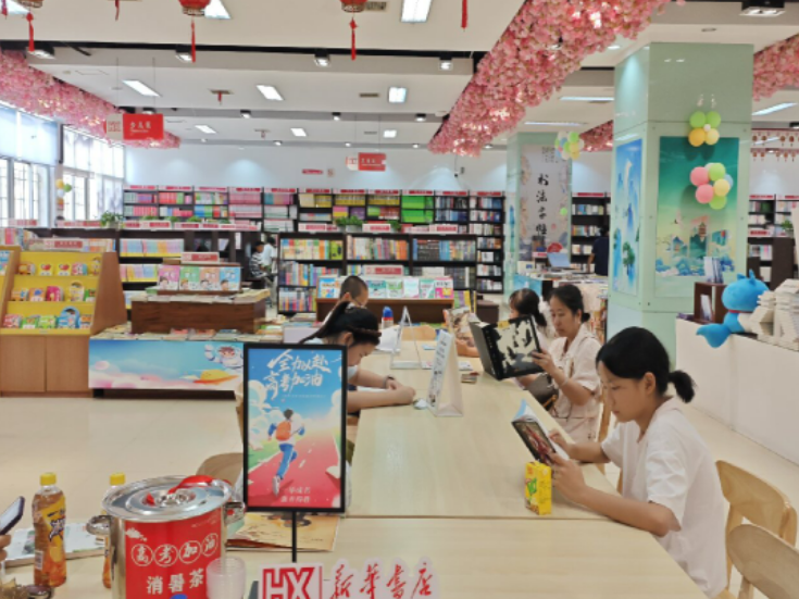 书香伴考 清凉护航——零陵新华书店暖心助力高考学子