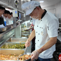 江华:暖心营养餐护航高考