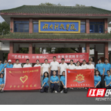 湖南科技学院美术与艺术设计学院为瑶乡孩童开设沉浸式非遗手工课堂
