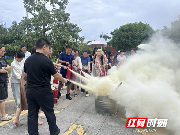 永州职业技术学院组织开展期末全员灭火器实操演练