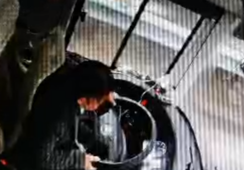 为临危不惧的李师傅点赞，但谁来保障司机的人身安全