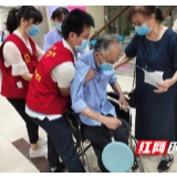 湖南省妇幼保健院：组织志愿者协助离退休职工体检