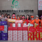 中粮可口可乐华中公司志愿者为环卫工送中秋慰问品