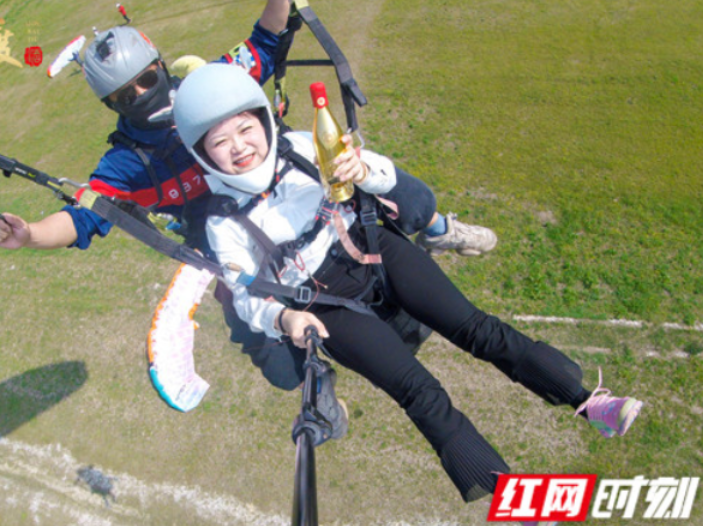 高端白酒品牌玩起高空体育营销 李渡首位“云端酒王”诞生