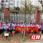 我为春天添美丽 青园小学友谊校区师生携手植树