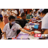 岳阳市二人民医院医护人员献血72400毫升