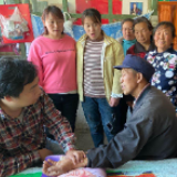 中信银行扶贫故事：驻村扶贫队的小郎中