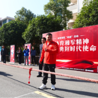 体育湘军当裁判，浏阳洞阳中学上演精彩拔河比赛