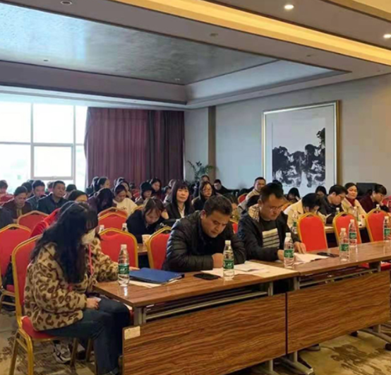 北湖区举行五岭、万华机电市场搬迁工作业务培训会