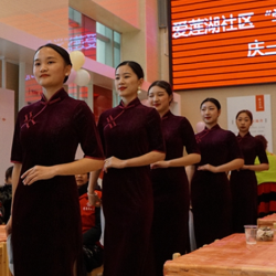 温馨的三八国际妇女节，暖暖的爱莲湖