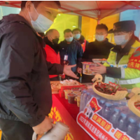 暖心春运｜服务区的“路灯”温暖回家路
