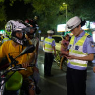 宜章县开展“戴帽工程”暨道路交通安全夜查行动战果显著