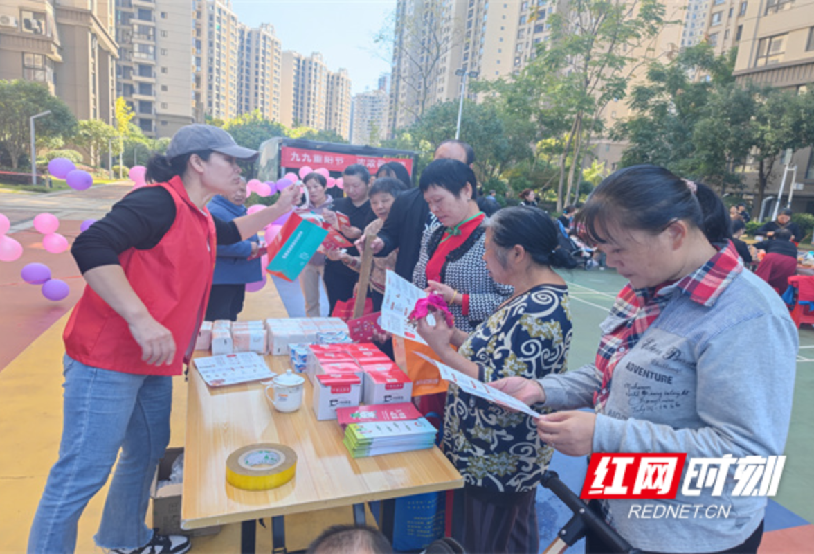 北湖区增福街道开展“有害垃圾 各归各位”主题宣传活动