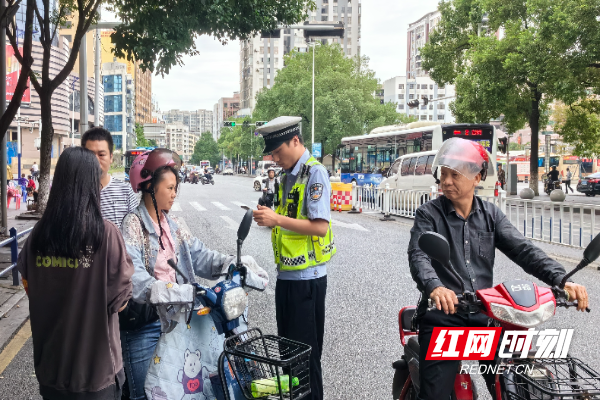 北湖区开展道路交通安全整治“冬季攻势”行动