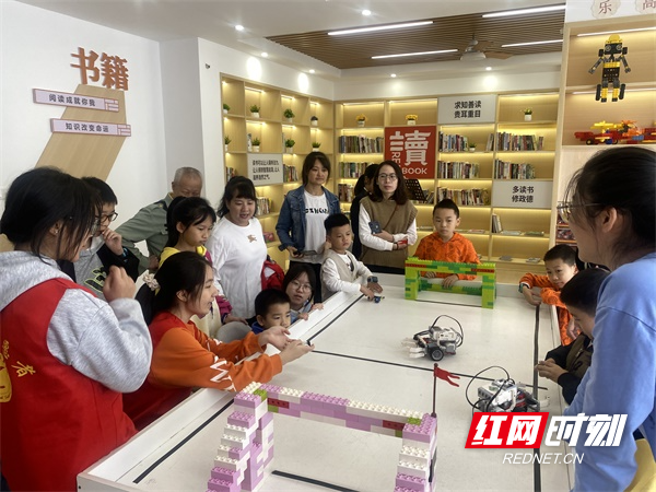北湖区燕泉街道阳光苑社区：探索人工智能 点亮科技之梦