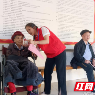 资兴：九九重阳节 社保暖人心