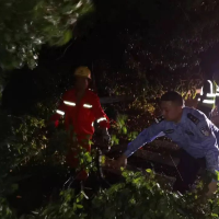 警察故事 | 致敬！昨日风雨夜中的最美“警”色