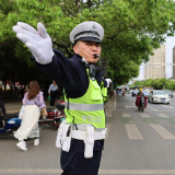 刘建华：郴州交警“路红”