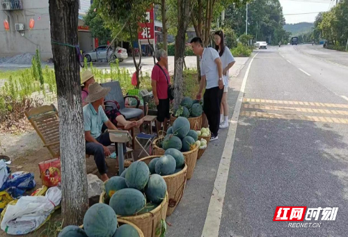 北湖区华塘镇：清理整治“马路市场”，消除道路安全隐患