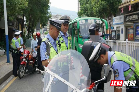 宜章公安交警重拳整治夏季摩托车、电动车违法行为