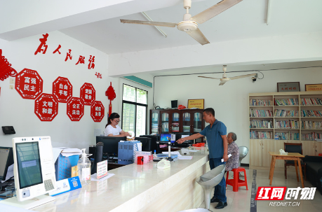 党旗引领风帆劲——桂阳龙潭街道全面推进党建示范点创建工作走笔
