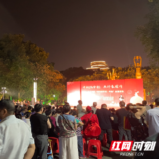 长沙银行郴州分行联合北湖区人民路街道开展2023年“我们的节日·中秋”慰问活动